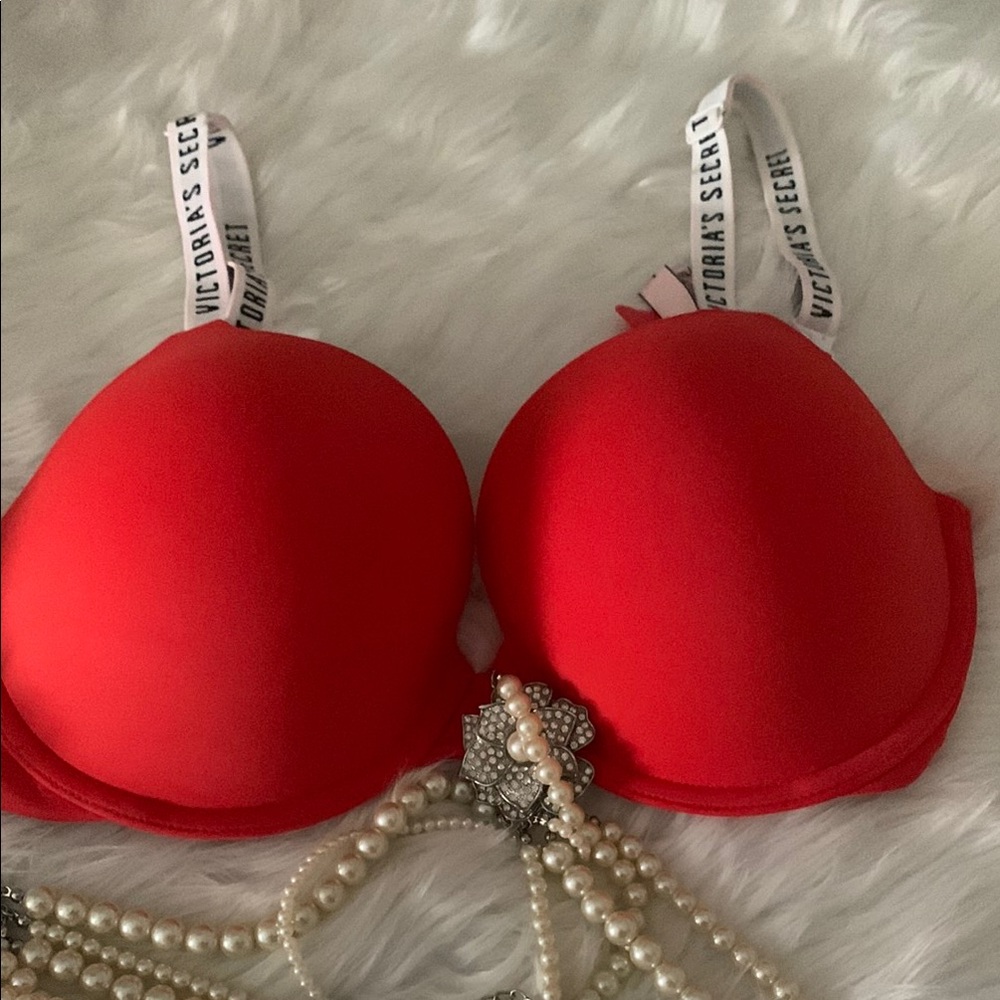 Victoria's Secret Red Contour Bra with Seamless Design